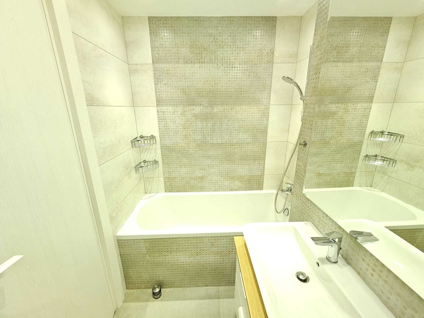 Inchiriere apartament Cloud9 | 2 camere si loc parcare inclus - Poză 6
