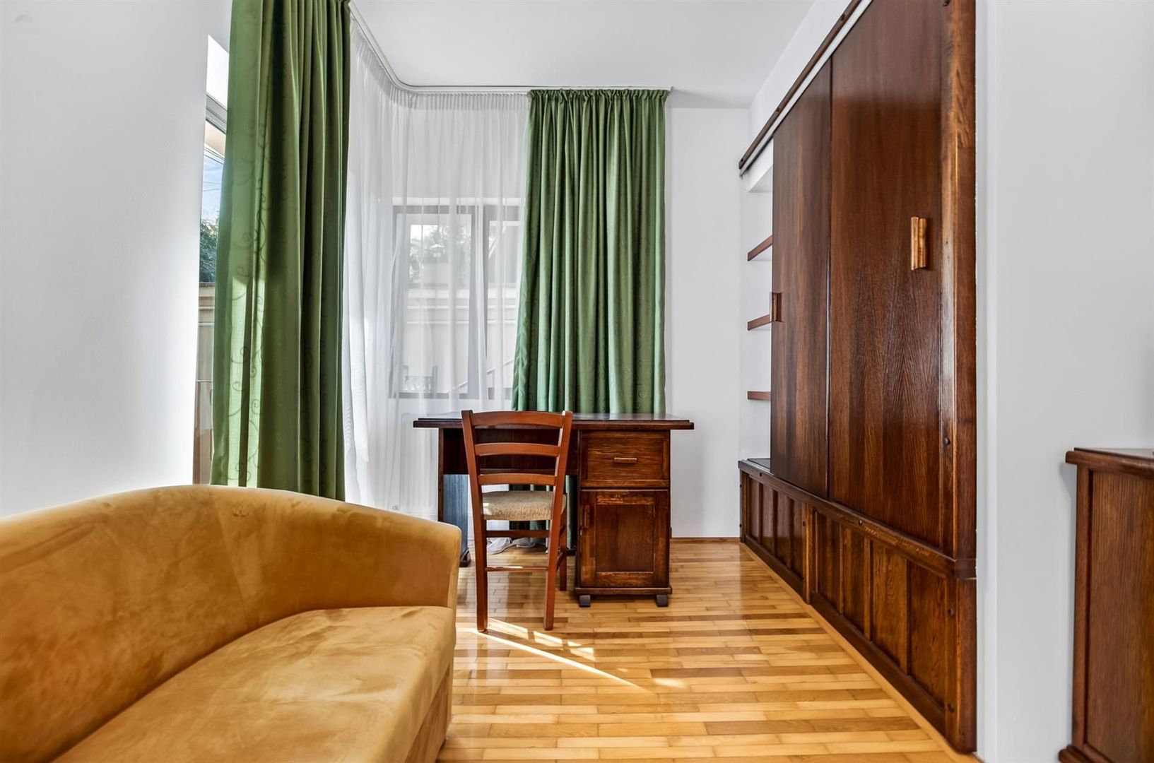 Casa pe 3 niveluri | Terasa cu priveliste | 3 parcari | Pozitie centrala - Poză 26