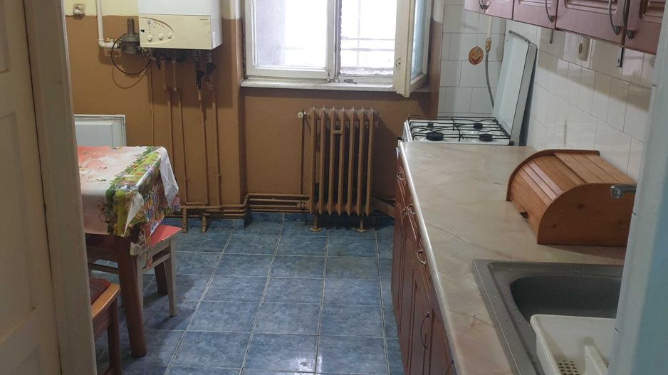 BRASADAS vinde ap cam etaj 6/8 Soarelui. - Poză 3