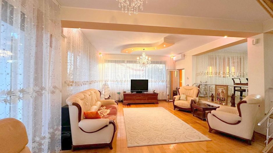 Vila de vanzare zona Metro/Arcasilor - P+1E+M - Poză 17