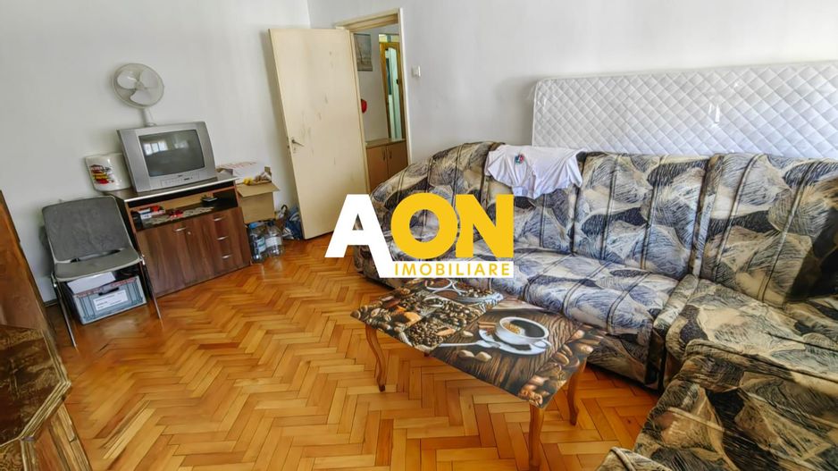 Apartament 3 Camere, Decomandat, Zona Cetate, Etaj 1 - Poză 2