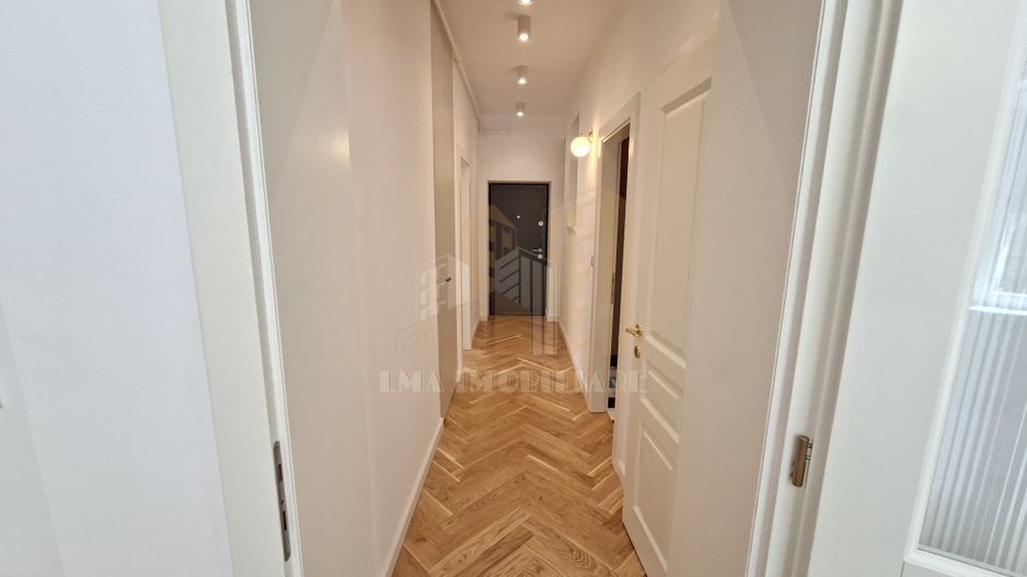 Apartament 3 camere Poarta Schei Brasov - Poză 3