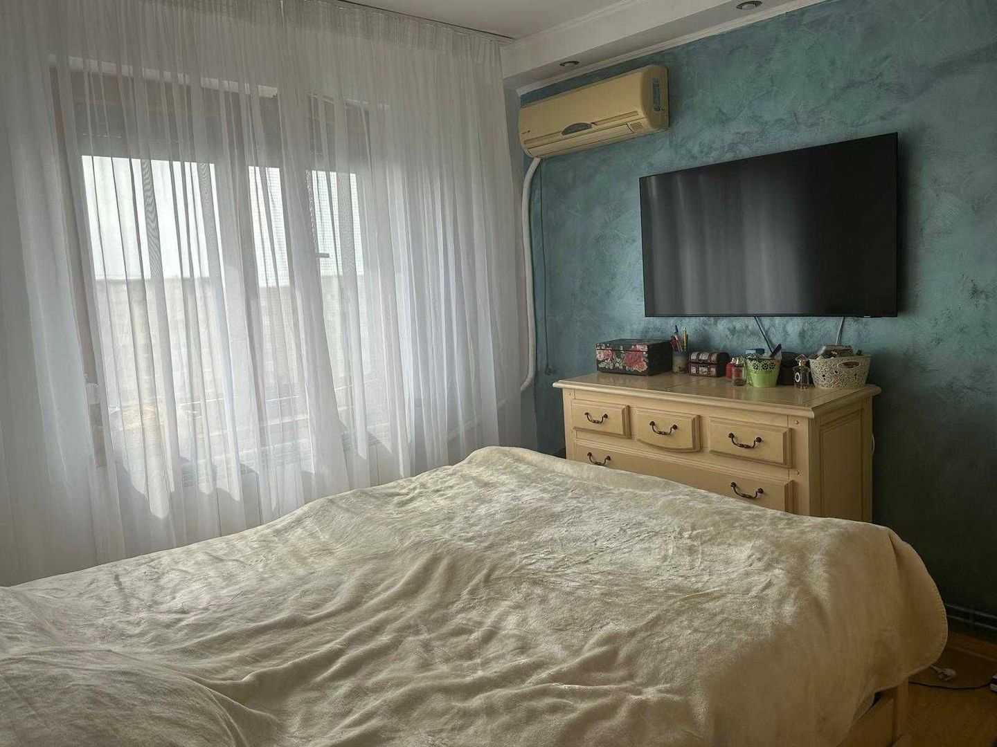 De vanzare Apartament 3 camere Crangasi - Poză 2