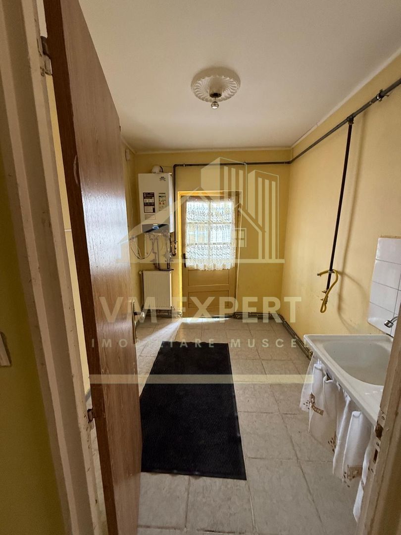 APARTAMENT 2 CAMERE ETAJ 4 VISOI ZONA MOL - Poză 3