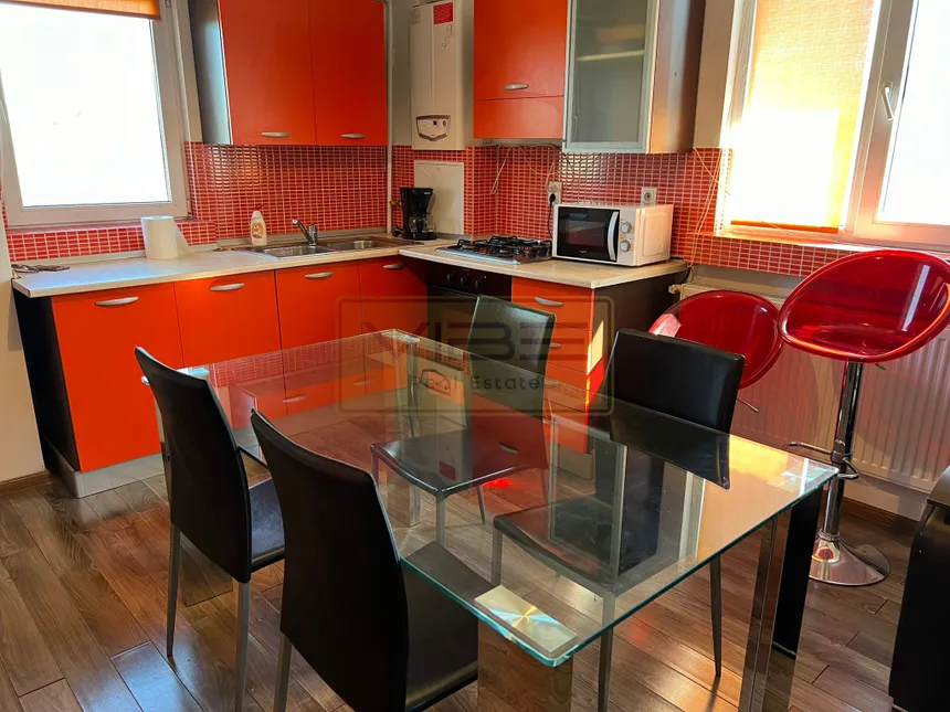 Apartament 2 camere decomandat + parcare Tudor Vladimirescu — fotografia 1