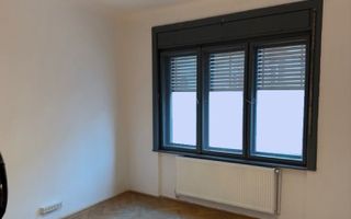 Apartament ULTRACENTRAL, 4 camere, decomandat - Poză 2