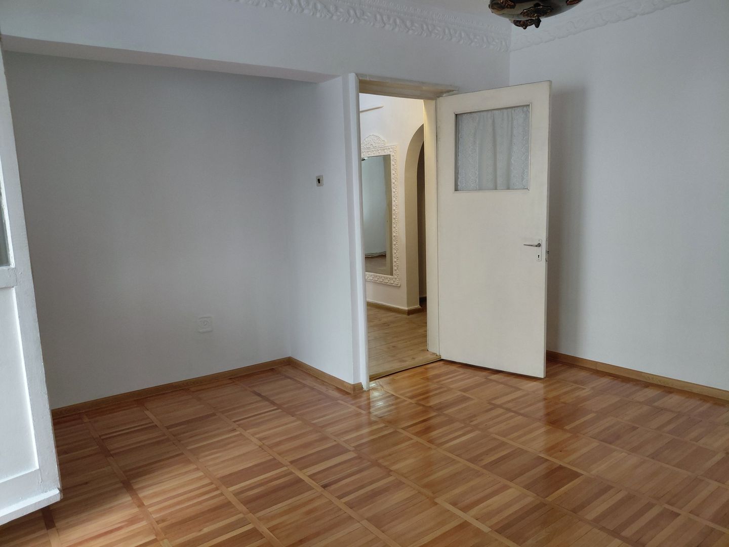 Apartament 2 camere – Port, etaj 1/4 – 3 balcoane, centrală, geam la baie - Poză 3