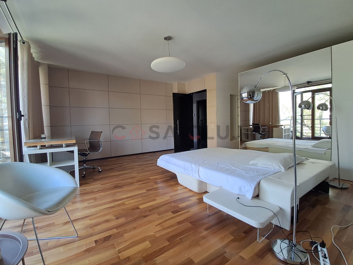 Apartament în Prestigiosul Cartier Plopilor, - Poză 1