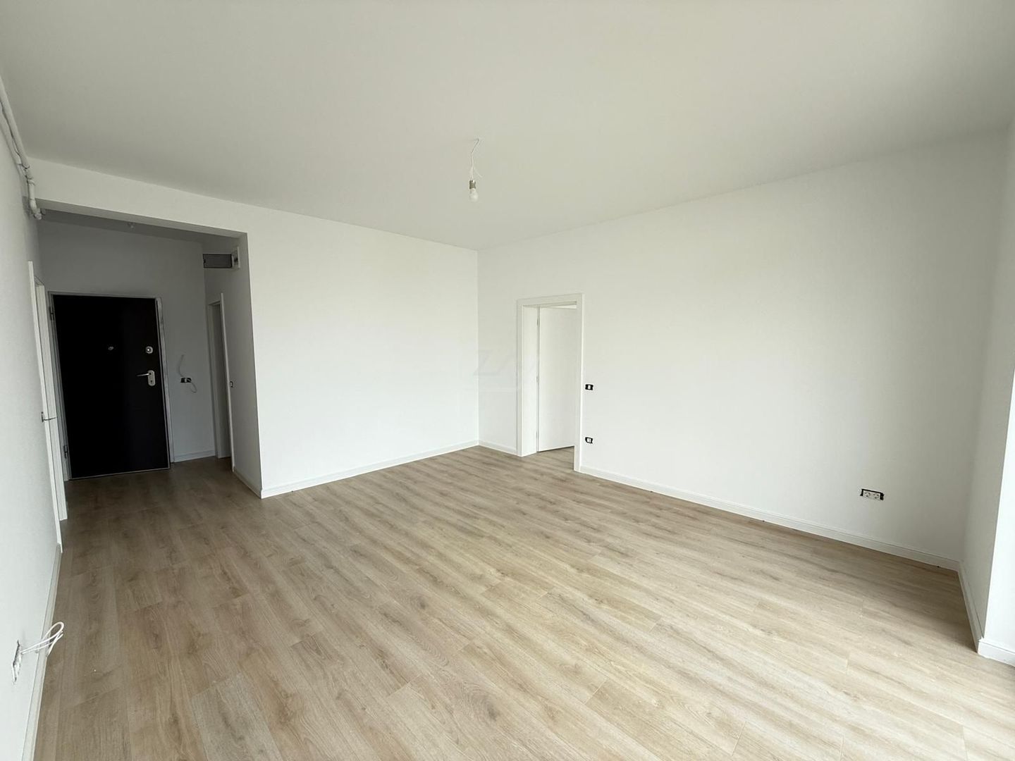 Bloc finalizat. Finisaje superioare. Loc de parcare. - Poză 3