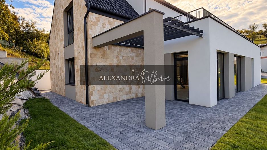 Casa individuala 6 camere, 5 bai, terasa la etaj, curte, P+ET+POD - Poză 1