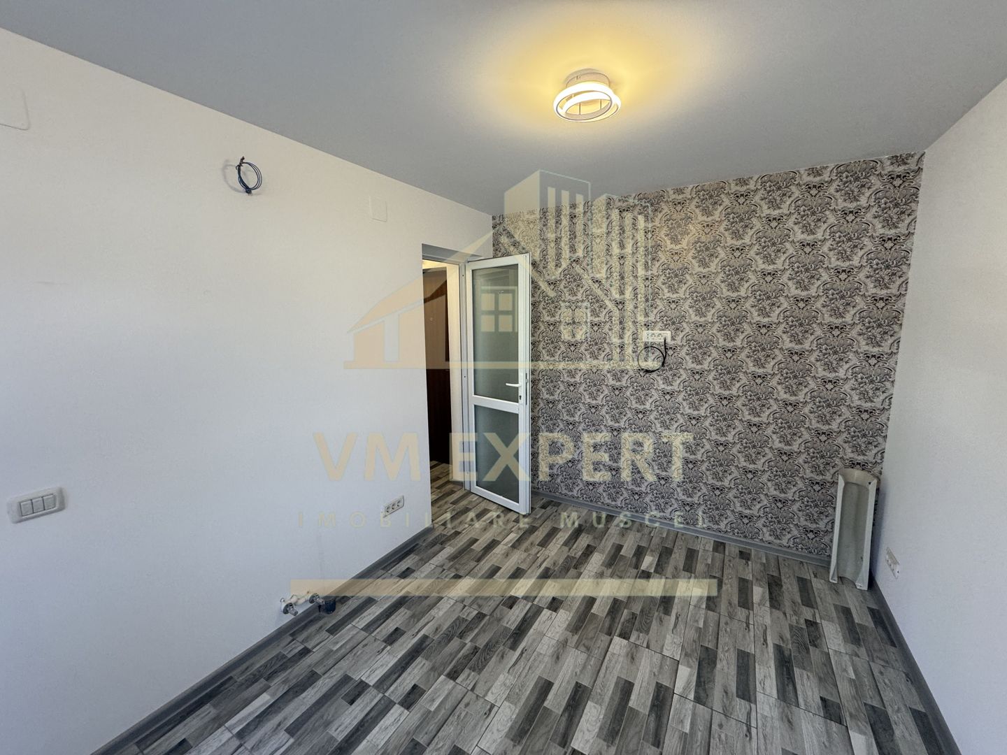 SPAȚU COMERCIAL 34 MP CAMPULUNG VIZAVI DE CENTRU MEDICAL CLUBUL SANATĂȚII - Poză 9