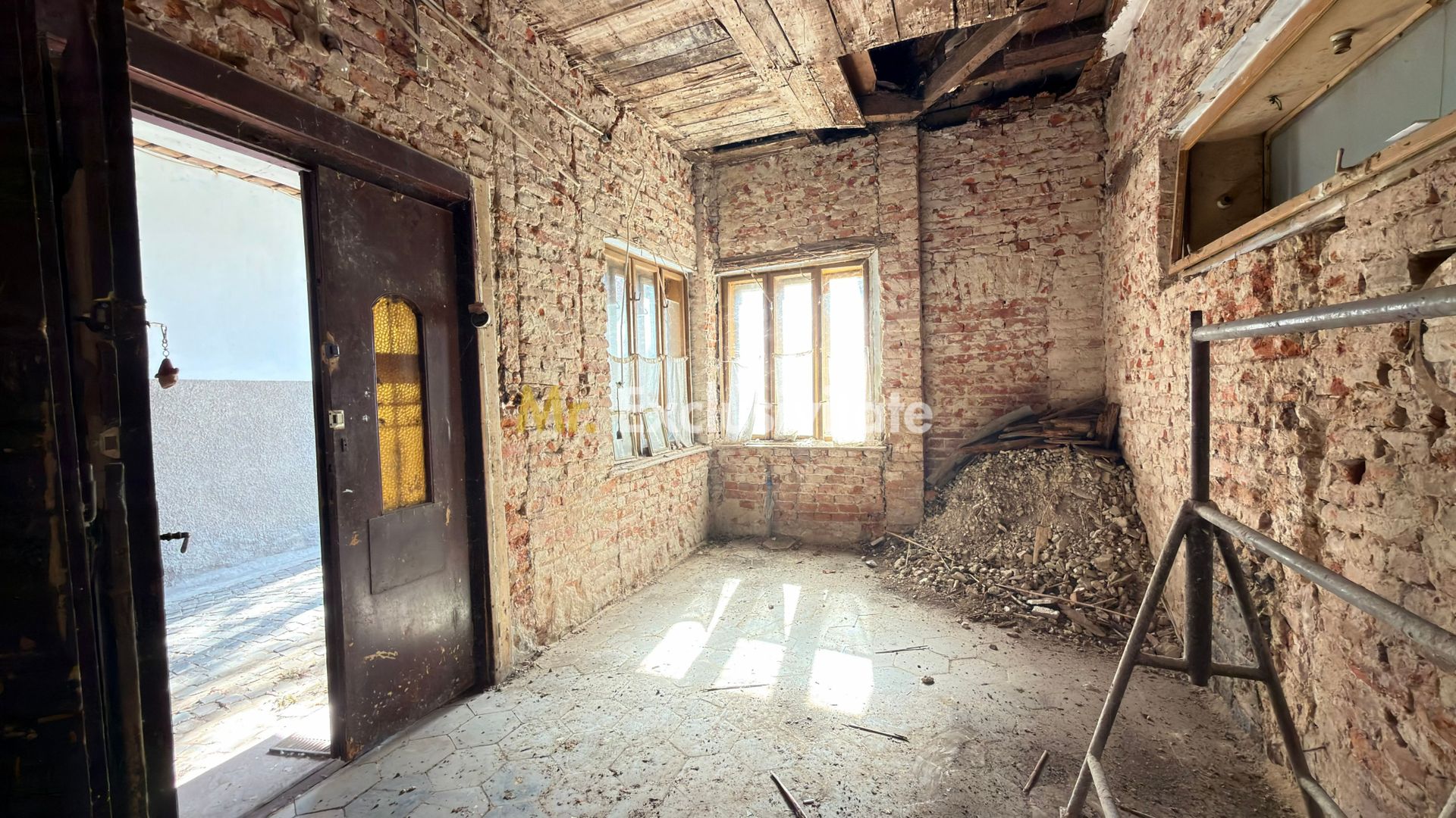 Apartament in Casă 2 camere Teren 100 mp / Str. 1 Dec. 1918 - Carei - Poză 4