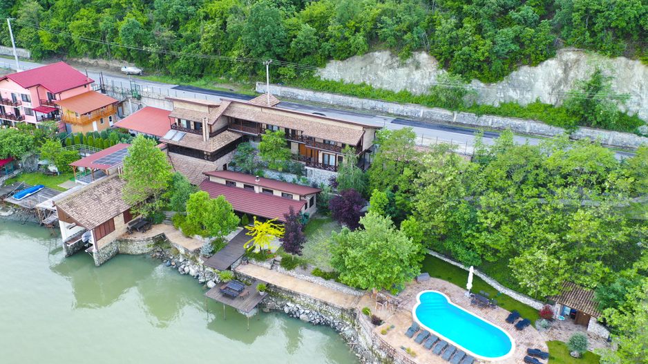 Pensiune de Lux pe Malul Dunării în Dubova - Poză 26