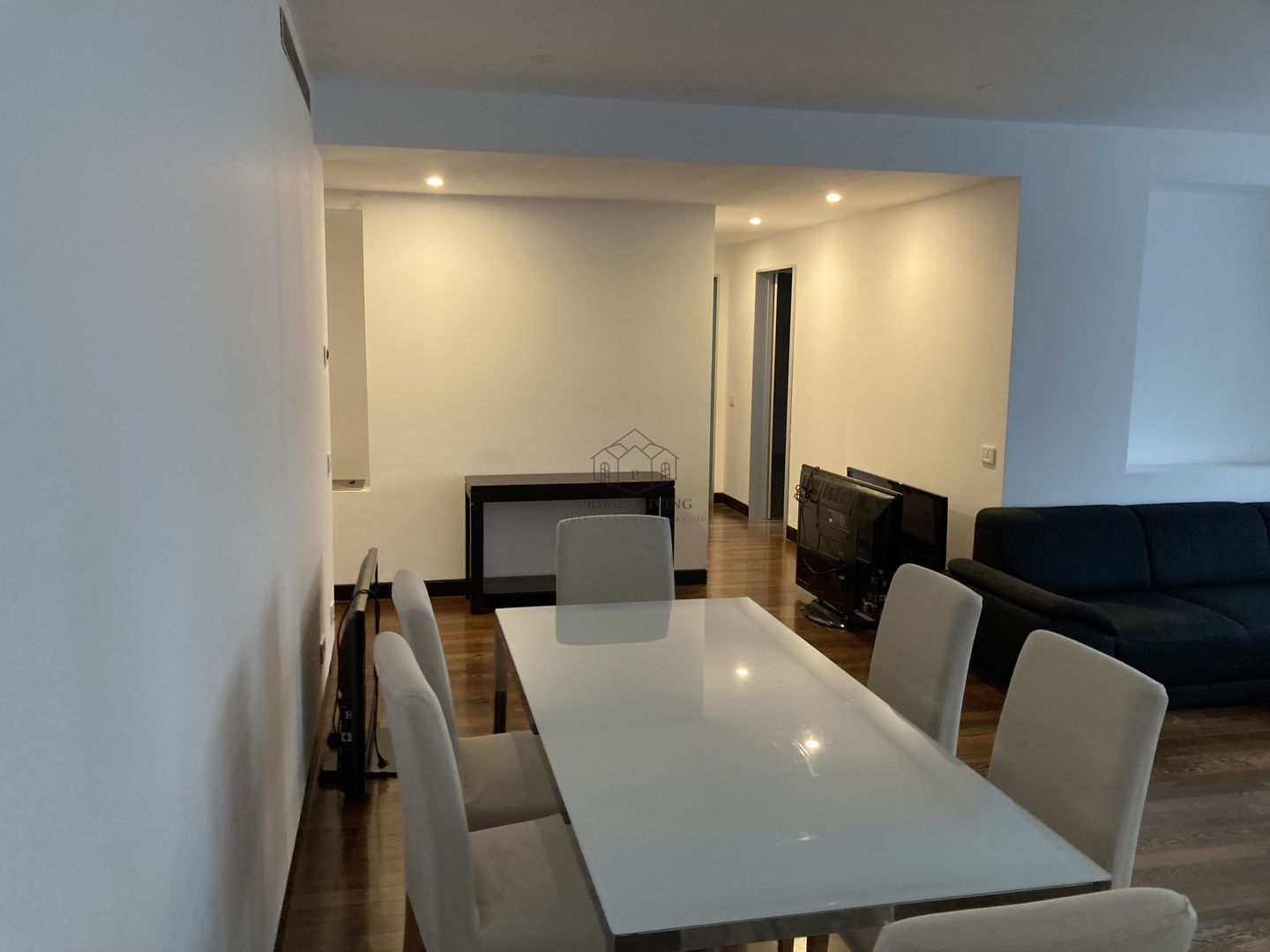 APARTAMENT SUPERB LA VANZARE SI INCHIRIERE PE STRADA RAHMANINOV - Poză 2