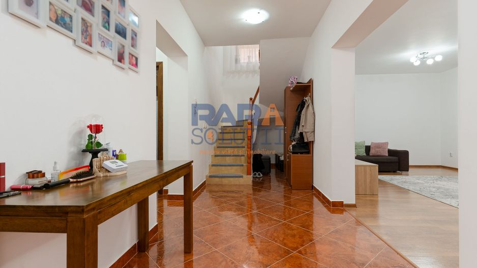 Casă 2013, teren 1366 mp, zonă centrală - Poză 2