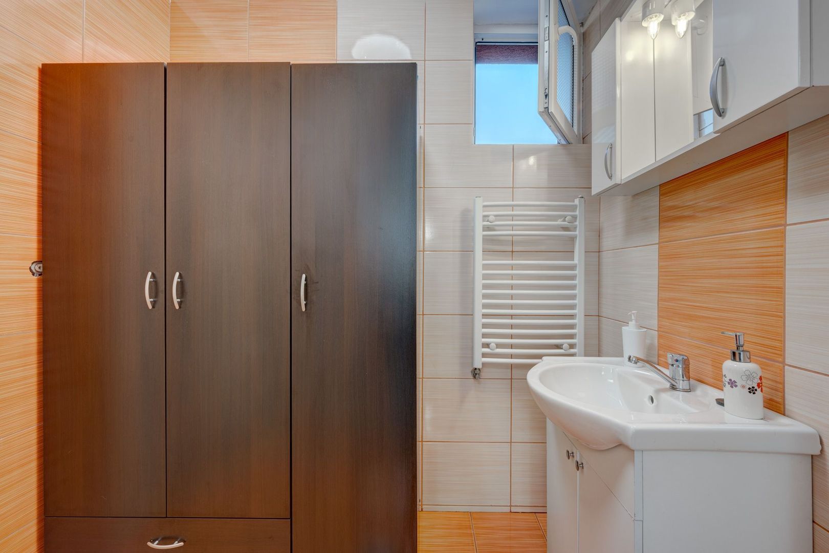 SI CASA SI AFACERE totul sub același acoperiș in Sector 5 ! - Poză 13