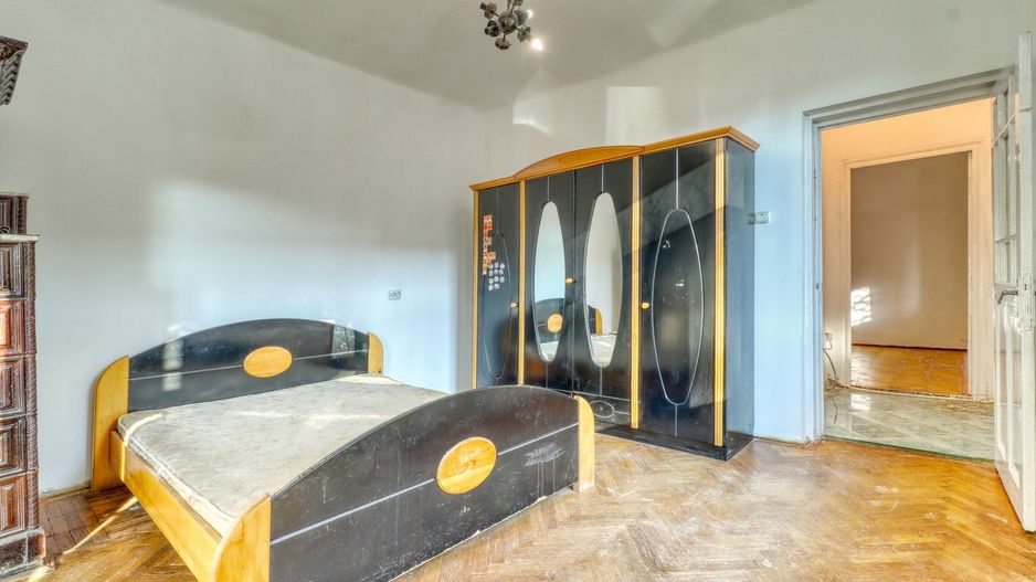 Centru- Casă boierească individuală- 5 camere si  451 mp teren - Poză 12