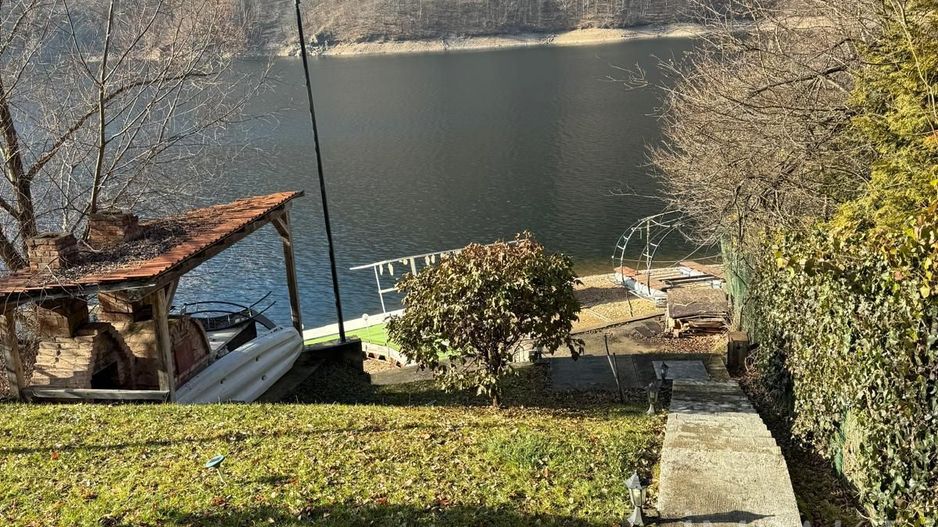 Casa de vacanta pe malul Lacului Tarnita, 650 m2 teren - Poză 12