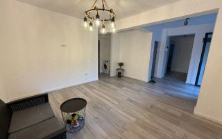 Apartament 3 camere, curte proprie - Poză 1
