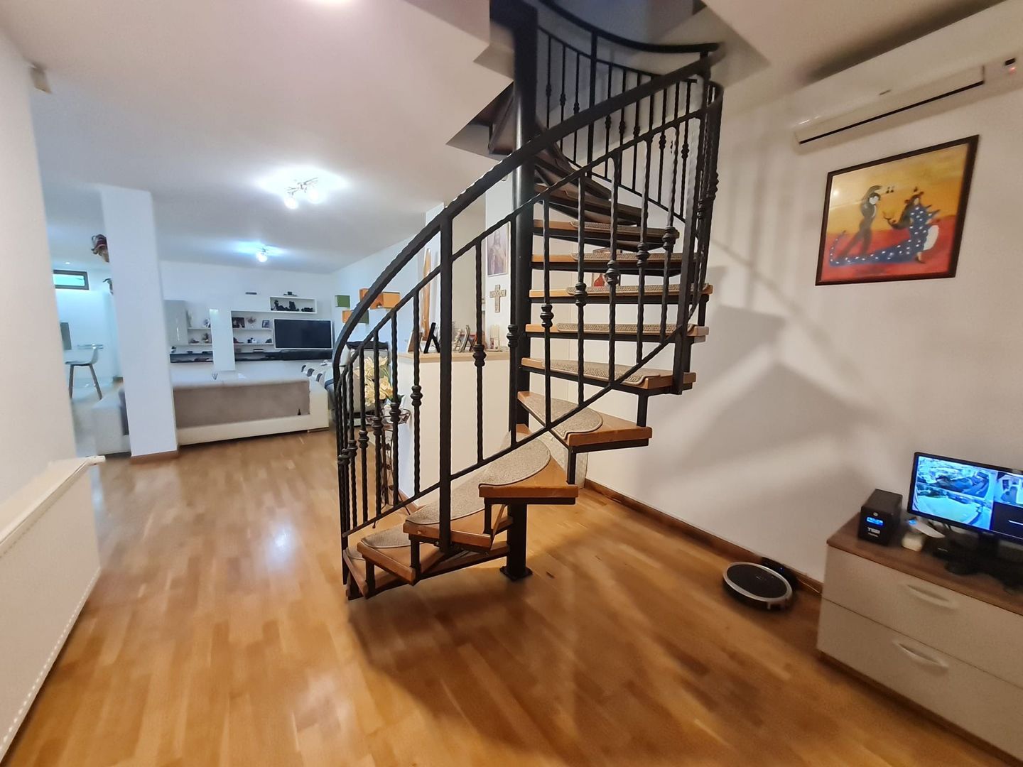 Vila generoasa,zona Lunei - Poză 16