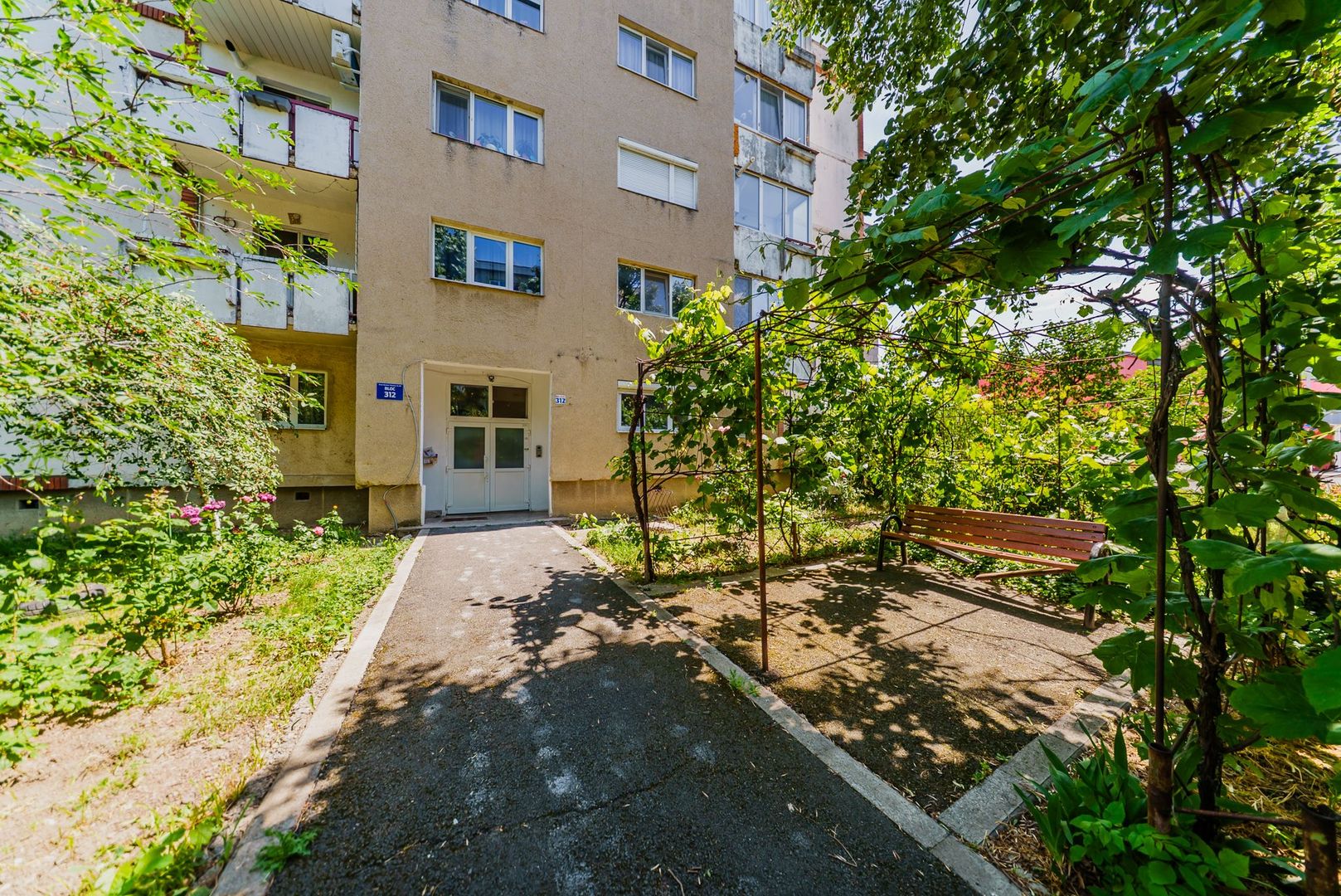 Apartament 2 camere, zona 300, decomandat, etaj 1 - Poză 12