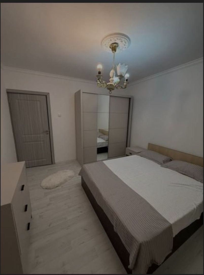 Inchiriez apartament 3 camere zona stadion - Poză 1