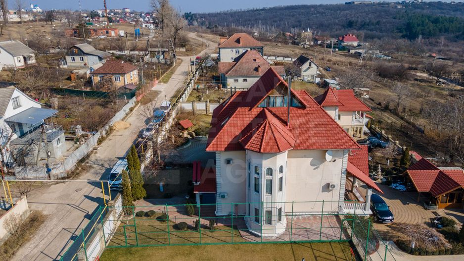 Vânzare casă de lux, 700 mp + 22 ari, situată în Tohatin - Poză 73