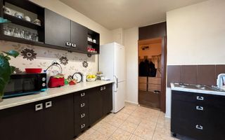 Apartament cu 3 camere de vanzare in zona Rogerius, Oradea - Poză 11