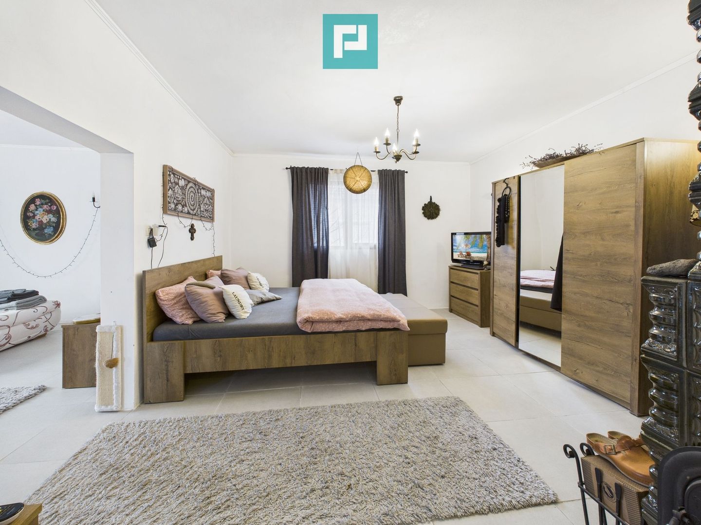 Casă renovată în localitatea Comănești, Arad - Poză 8