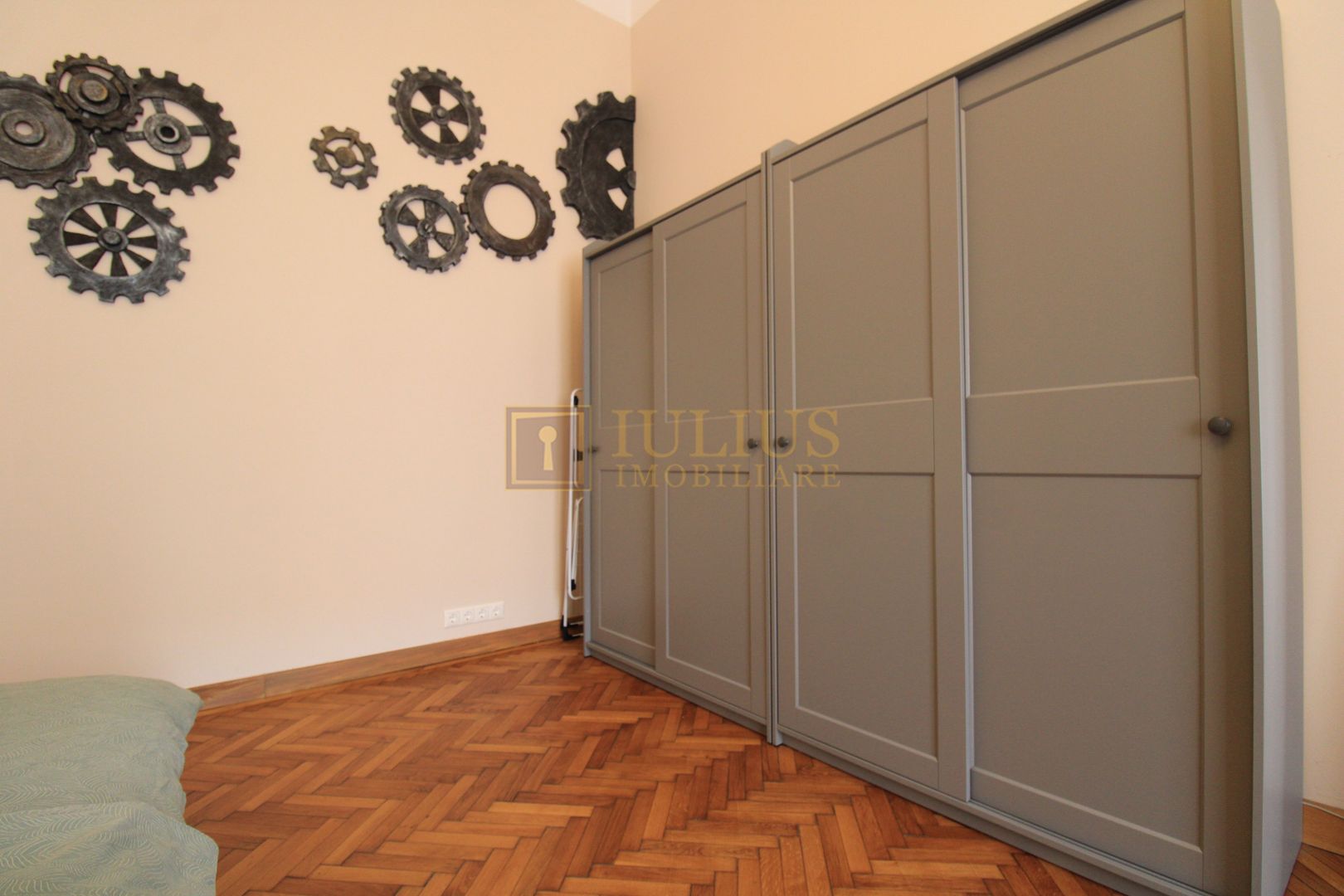 Piata Victoriei, 2 camere, centrala proprie - Poză 10