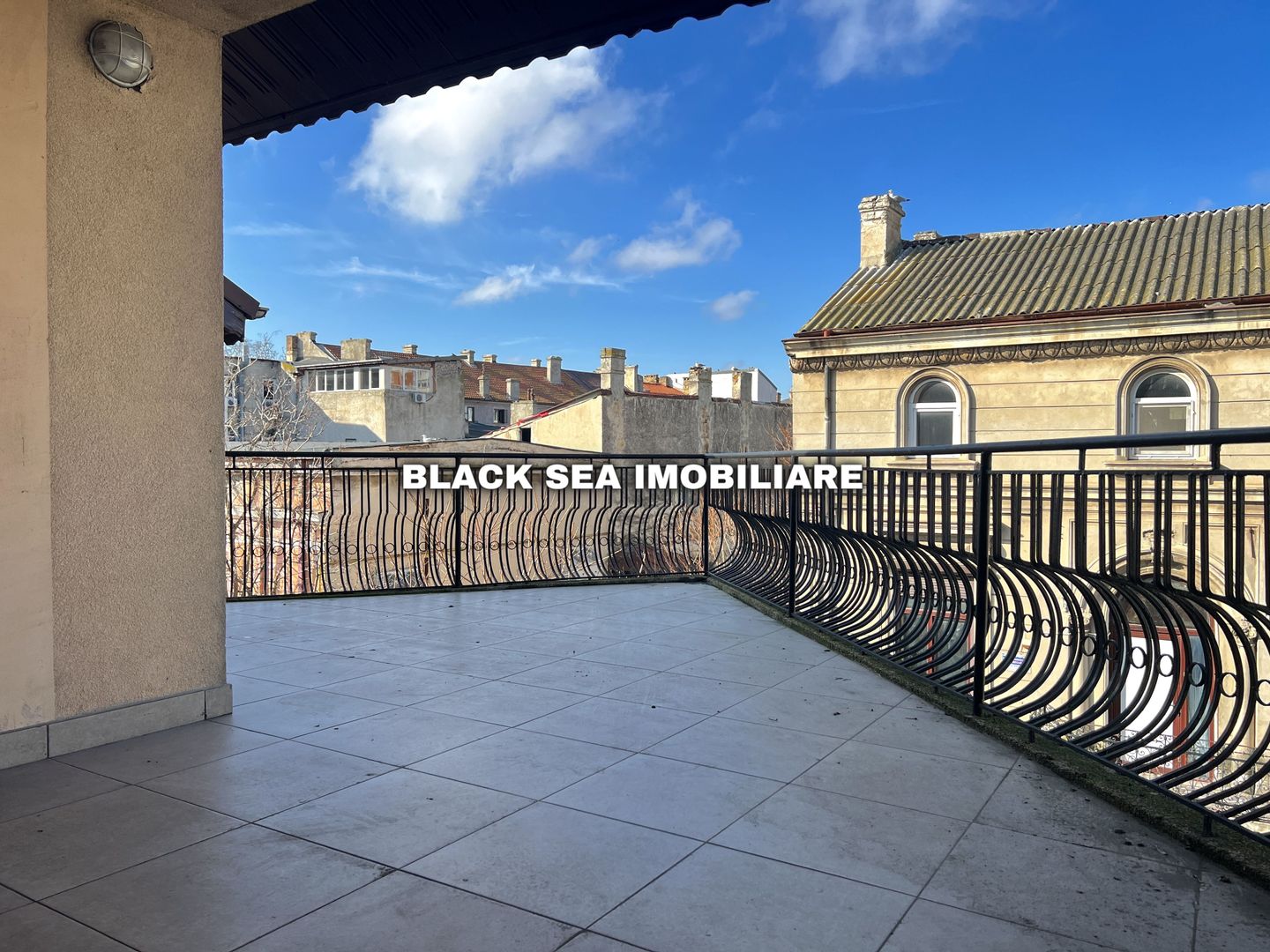 Vila 7 camere D+P+1+M - 2 Garaje - 50m de plaja - Zona centrala - Poză 2