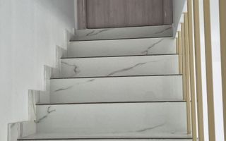 Casa Ciurbesti cu scara interioara si placa de beton! - Poză 4