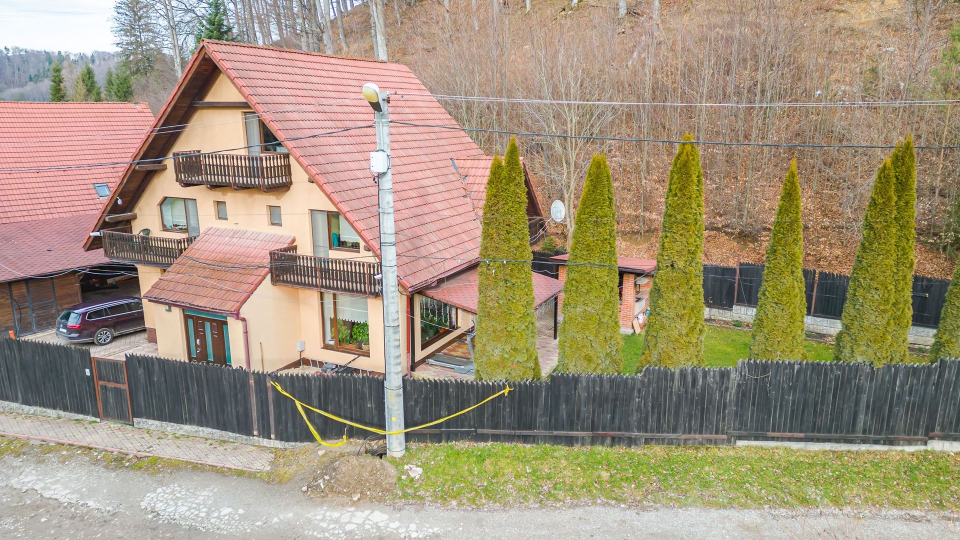 Casa individuala in Dambul Morii cu vedere spre Piatra Mare - Poză 1