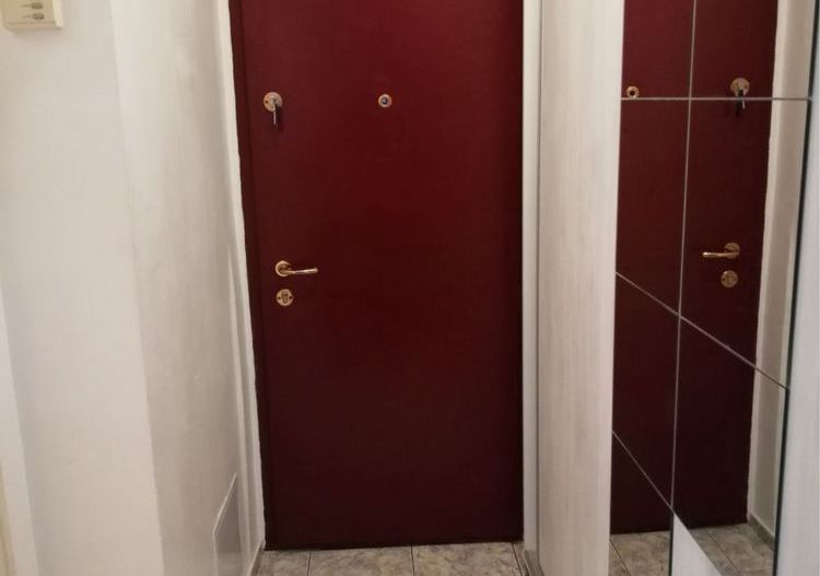 Garsoniera Avrig mettrou Piata Iancului, constructie 1980 - Poză 3