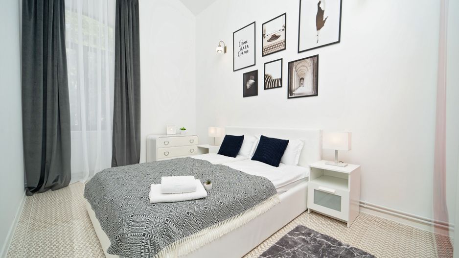 Apartament renovat in cladire istorica - Poză 13