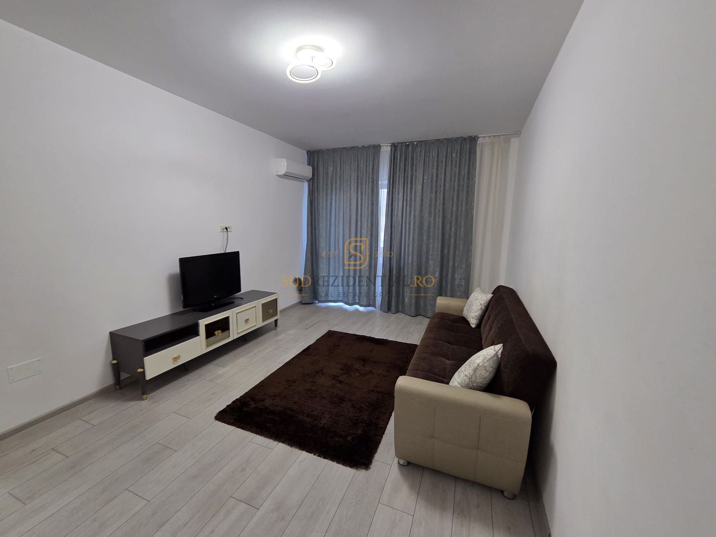 Apartament 2 camere de închiriat, The Grand Kristal Residence Sector 4 - Poză 1