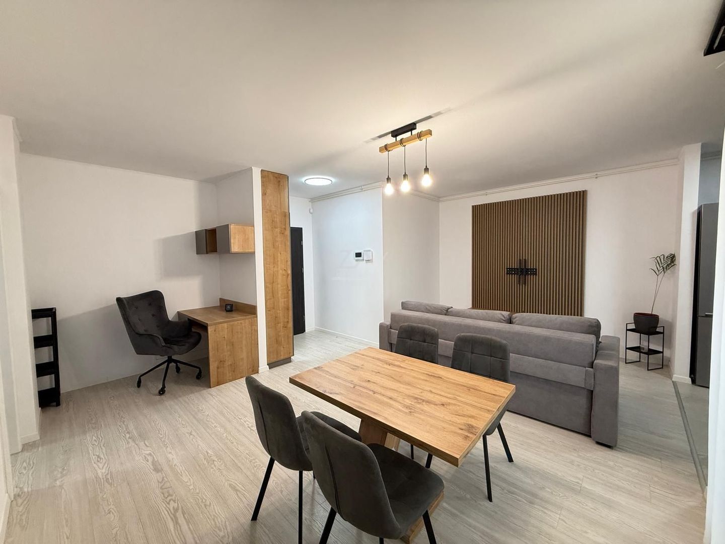 Mobilat si utilat complet. Parcare subterana. Lift. - Poză 2