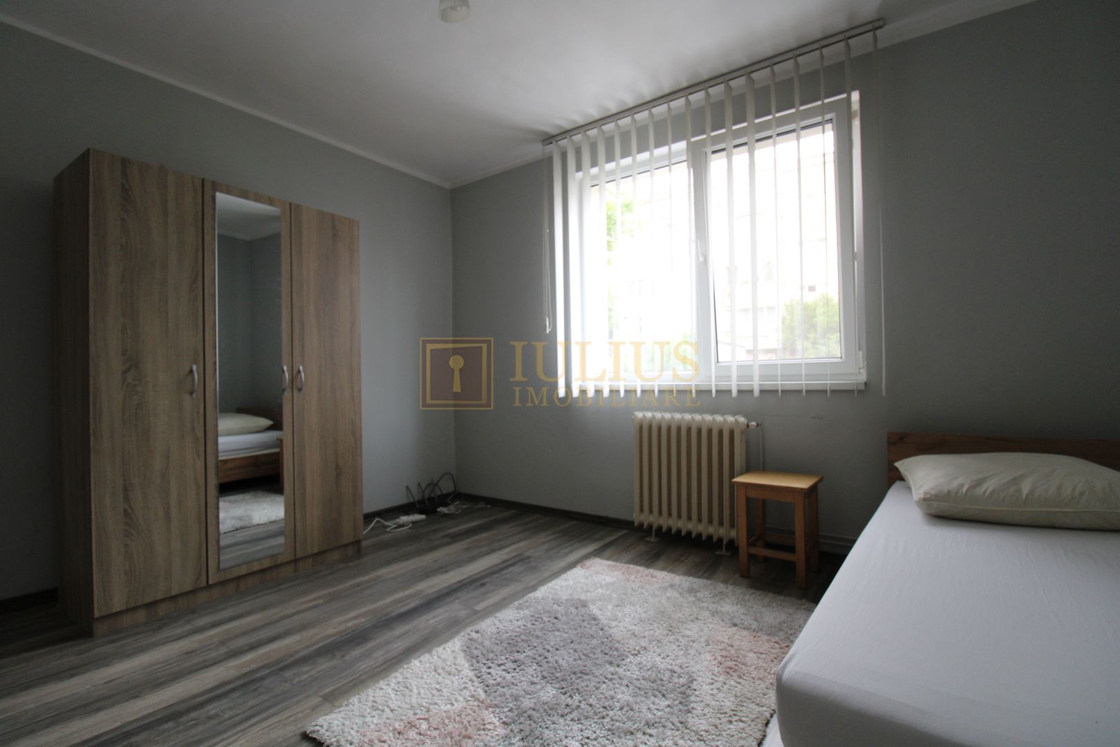 3 camere, curte comuna, centrala proprie. - Poză 9