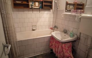 Apartament cu trei camere de vânzare in zona Micro 4 - Poză 3