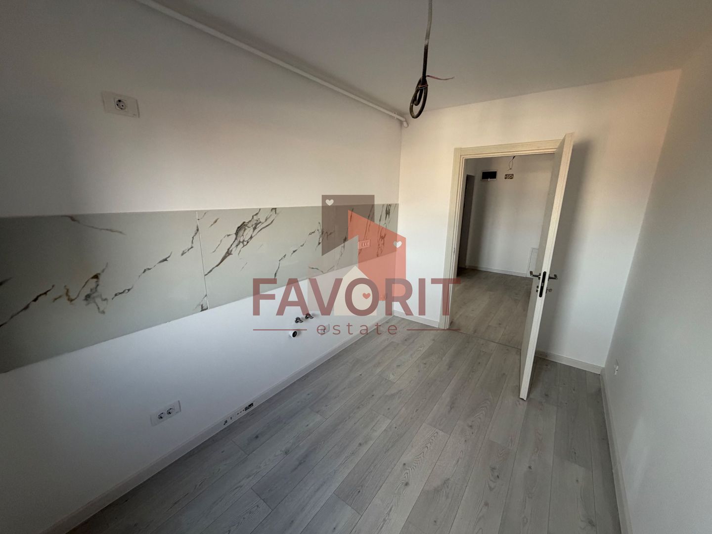 Decomandat. Disponibil imediat. Strada asfaltata - Poză 7