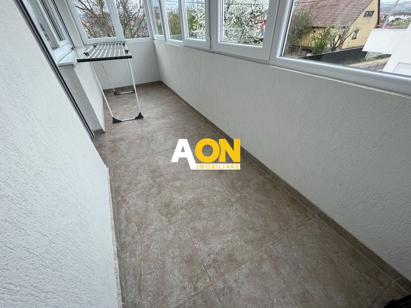 Apartament cu 3 camere de inchiriat, etaj 1, loc de parcare, balcon - Poză 11