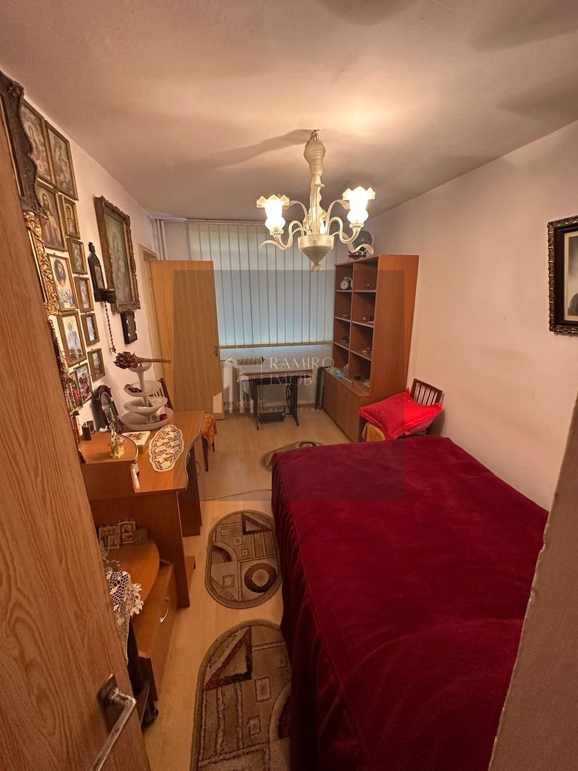 Apartament 3 camere Piata Progresul /etaj 2 - Poză 1
