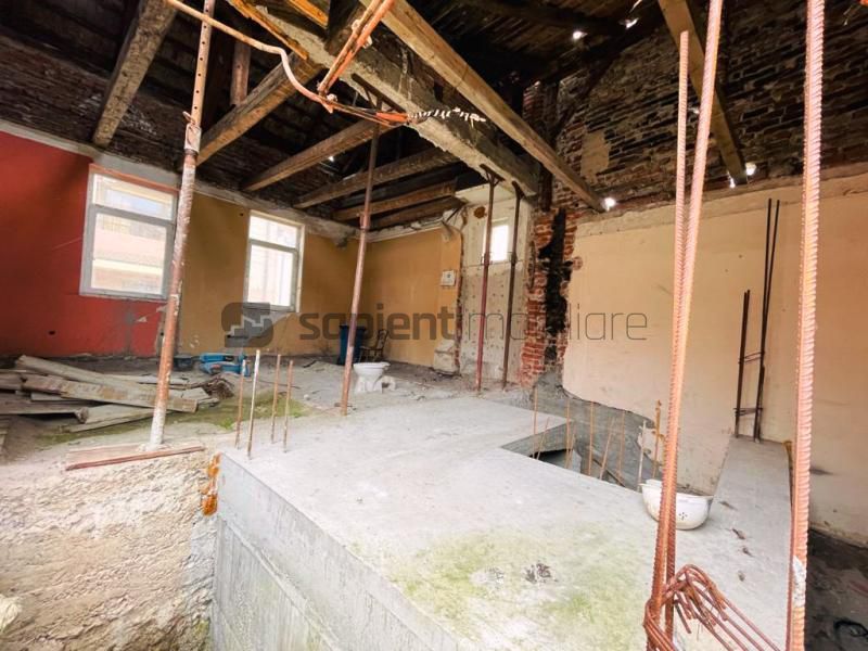 Casa situata ultracentral cu proiect autorizat - Poză 9