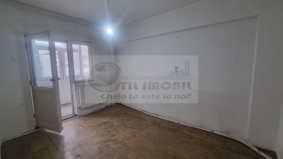 Apartament cu 3 camere, decomandat, 58.32 mp, etaj 2/4 - Dacia - Poză 3