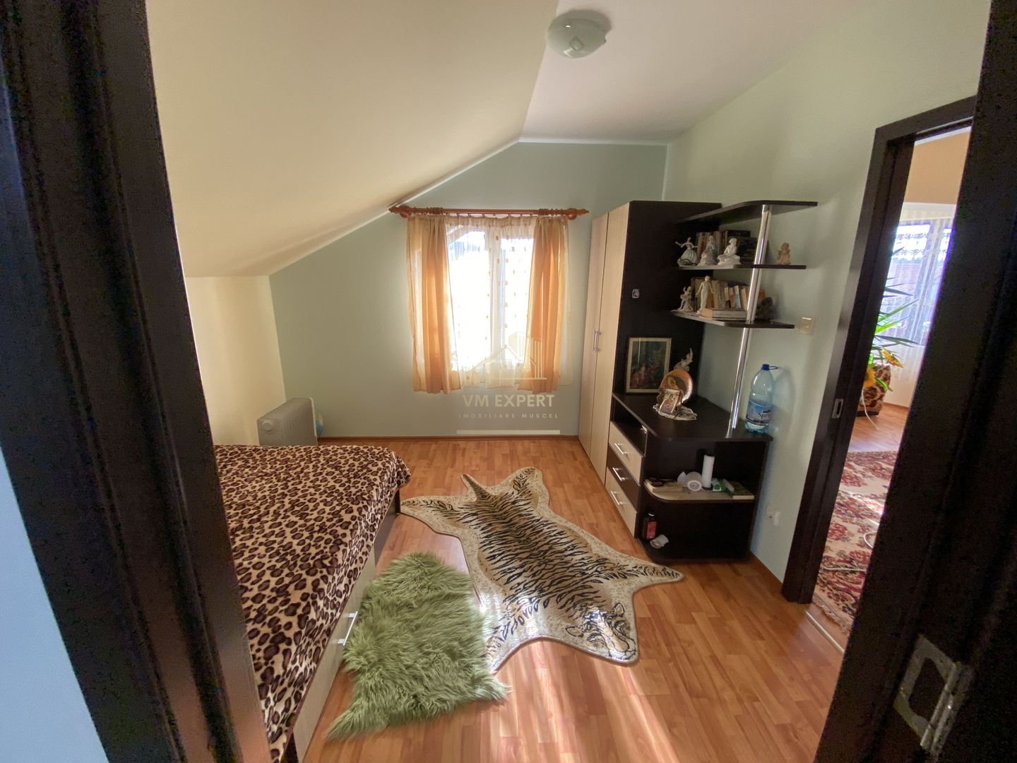 VILA P+1, 4 CAMERE, 108 MP + CASA BATRANEASCA, TEREN 1035 MP - Poză 8