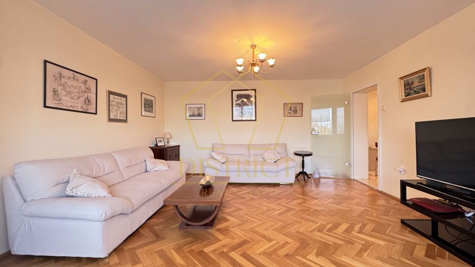 Apartament spatios cu 4 camere si garaj | Spitalul Judetean - Poză 1