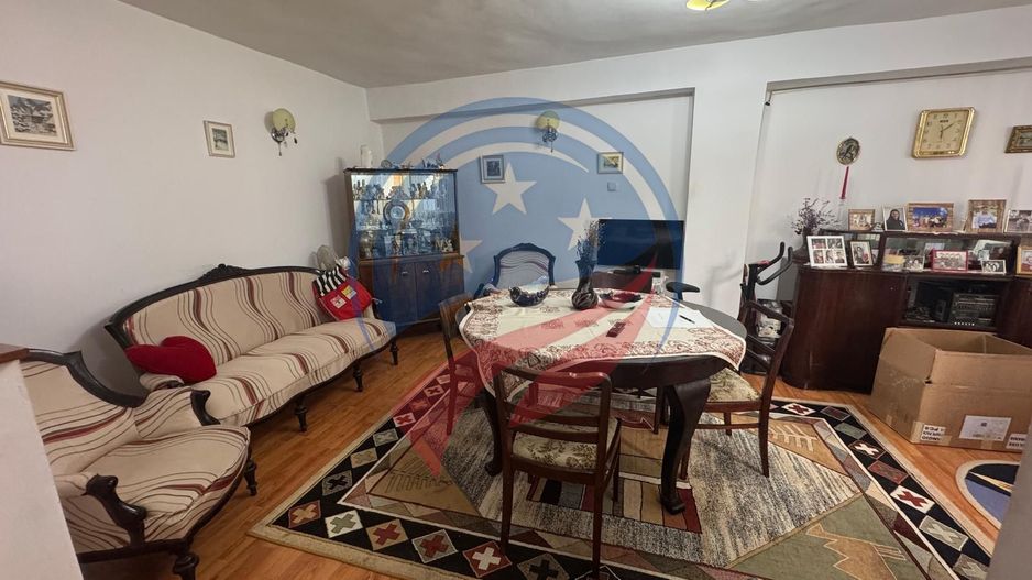 Casă cu 7 camere, în spatele stadionului - Poză 2