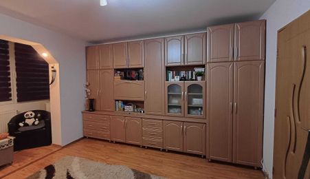 Oferim spre vânzare apartament cu 3 camere Dambu Pietros