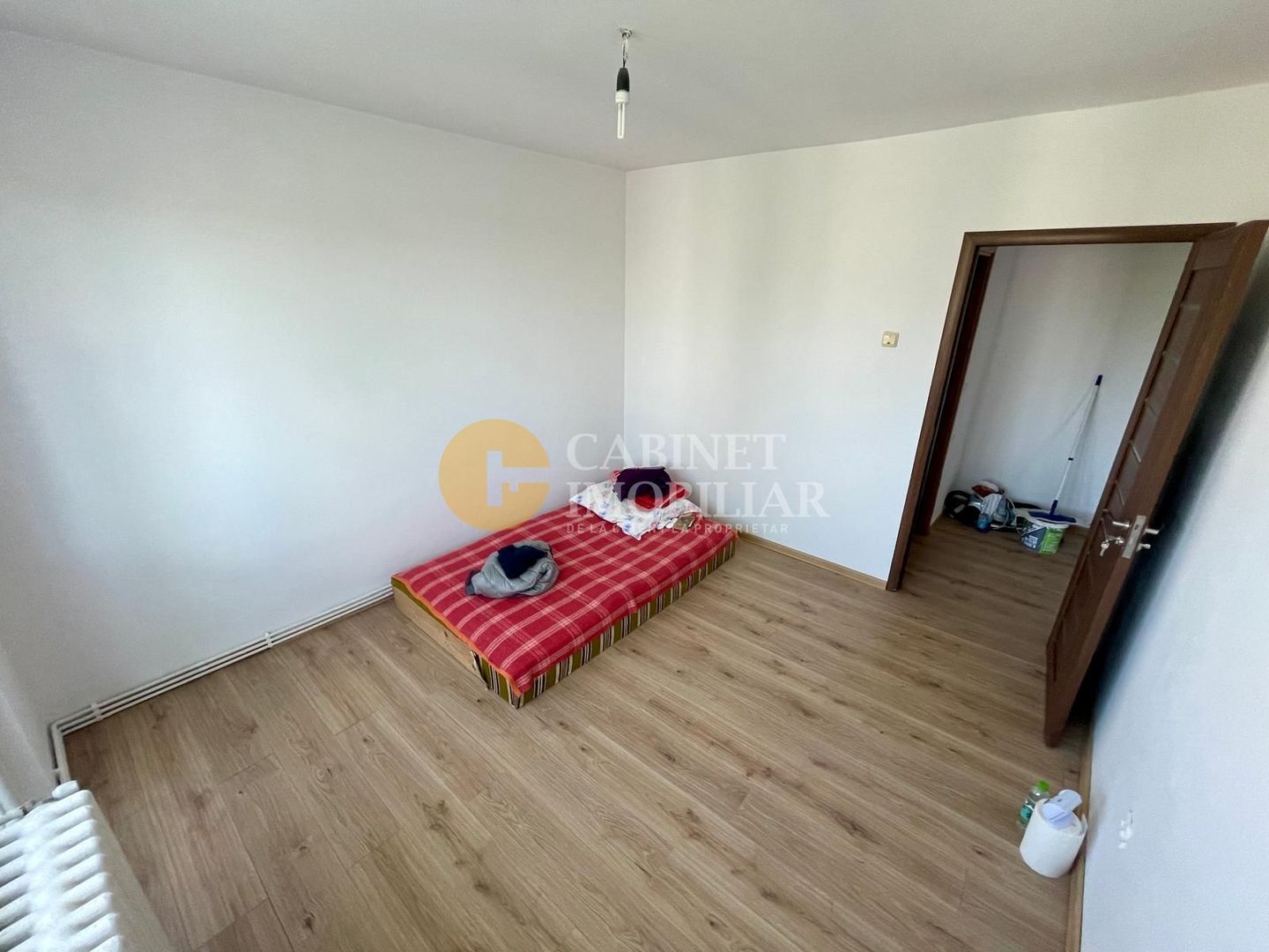 Apartament cu 3 camere - Renovat - zona Podu Ros - Poză 3