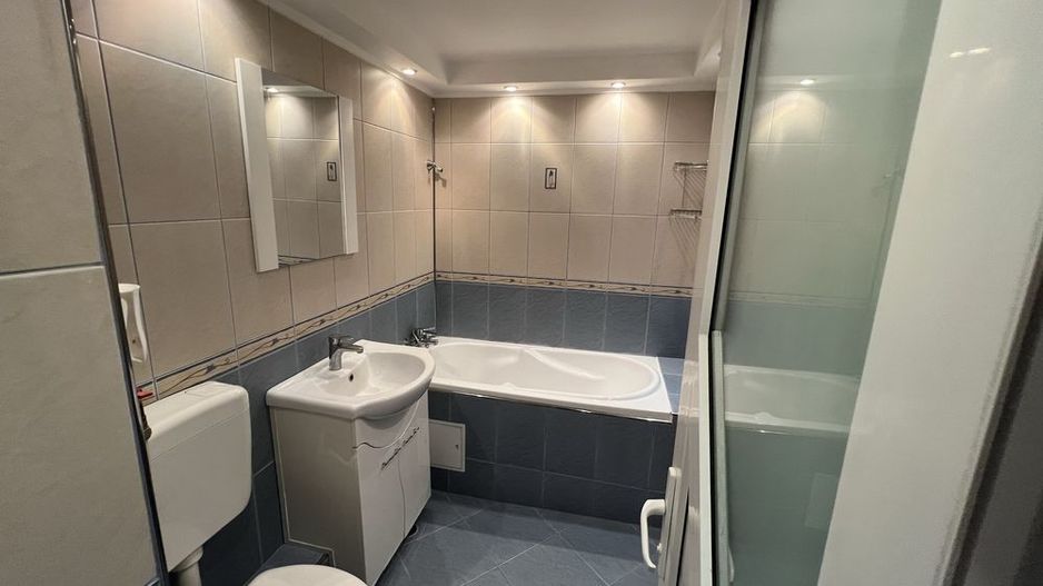 Apartament renovat 2 camere Rahova, loc parcare inclus - Poză 6